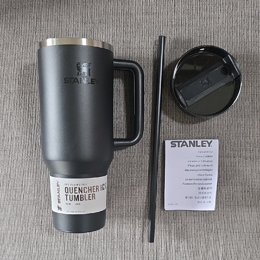 Stanley Matte Black On Black Quencher H2.0 Tumbler, 40oz., New In Box - Picture 8 of 11
